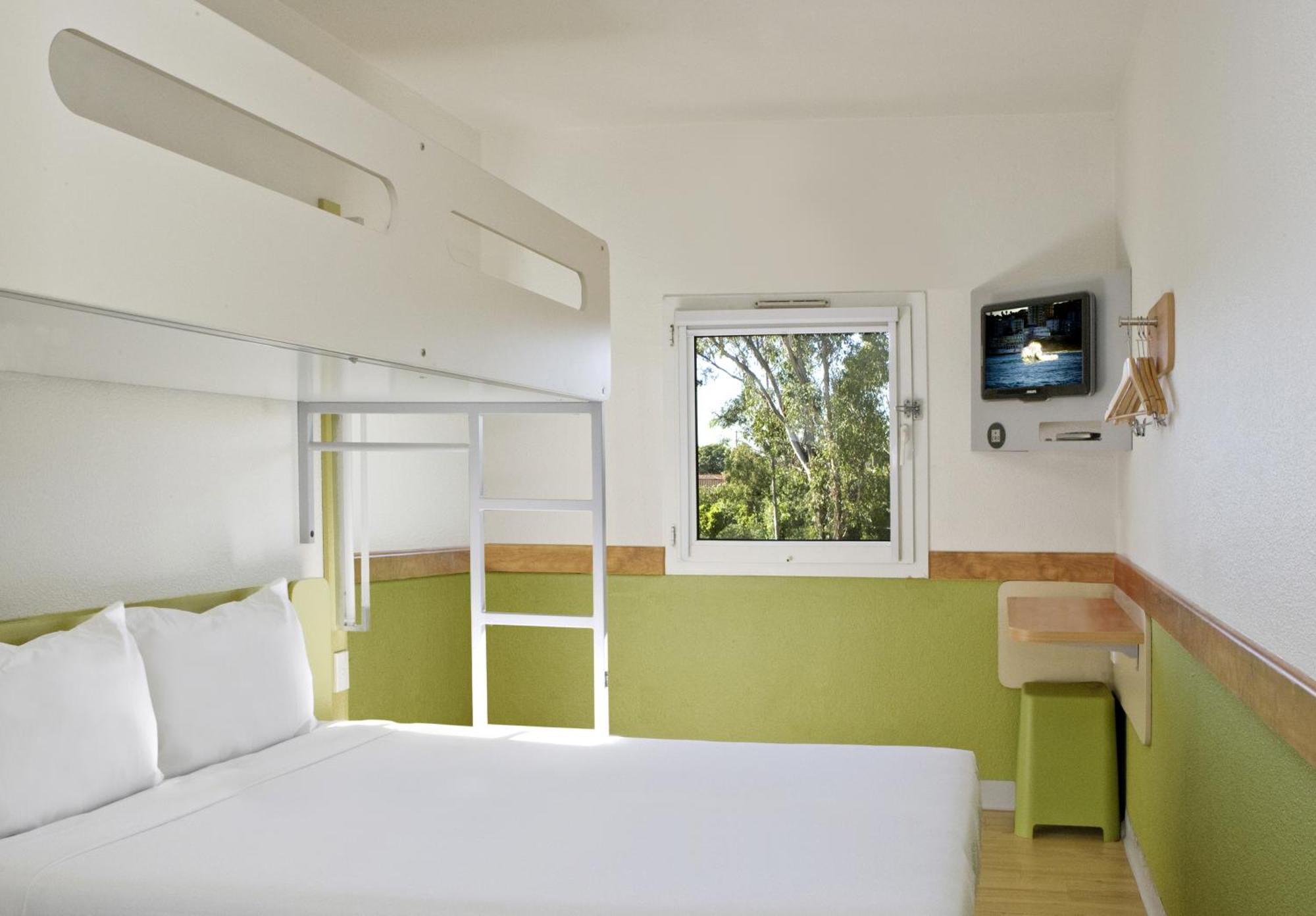 Chambre Lit Queen-Size Standard avec Lits Superposés Simples